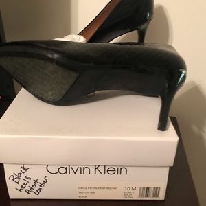 Womens patent leather pumps size 10m. Brand new